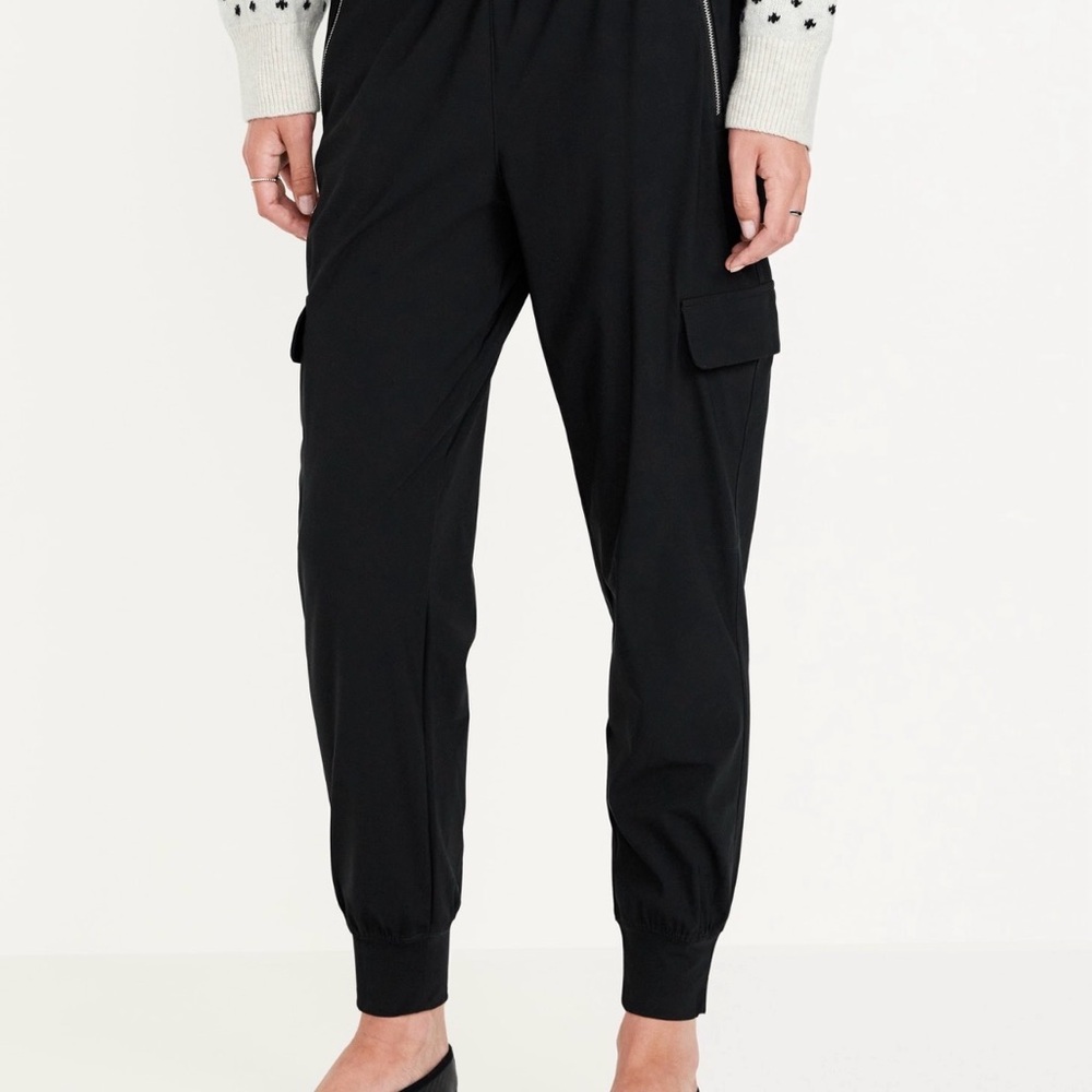 Old Navy High waisted sleek tech cargo joggers